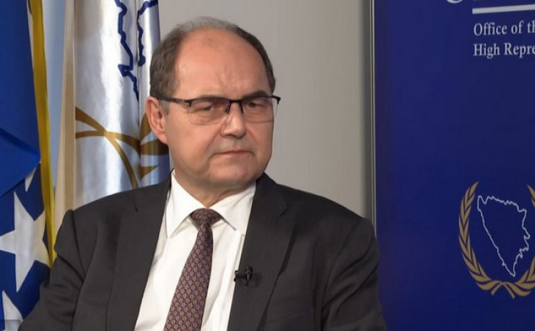 Hoće li Schmidt donijeti simetrična rješenja u oba entiteta?